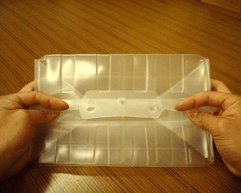 折り畳み式プラスチックトレイ